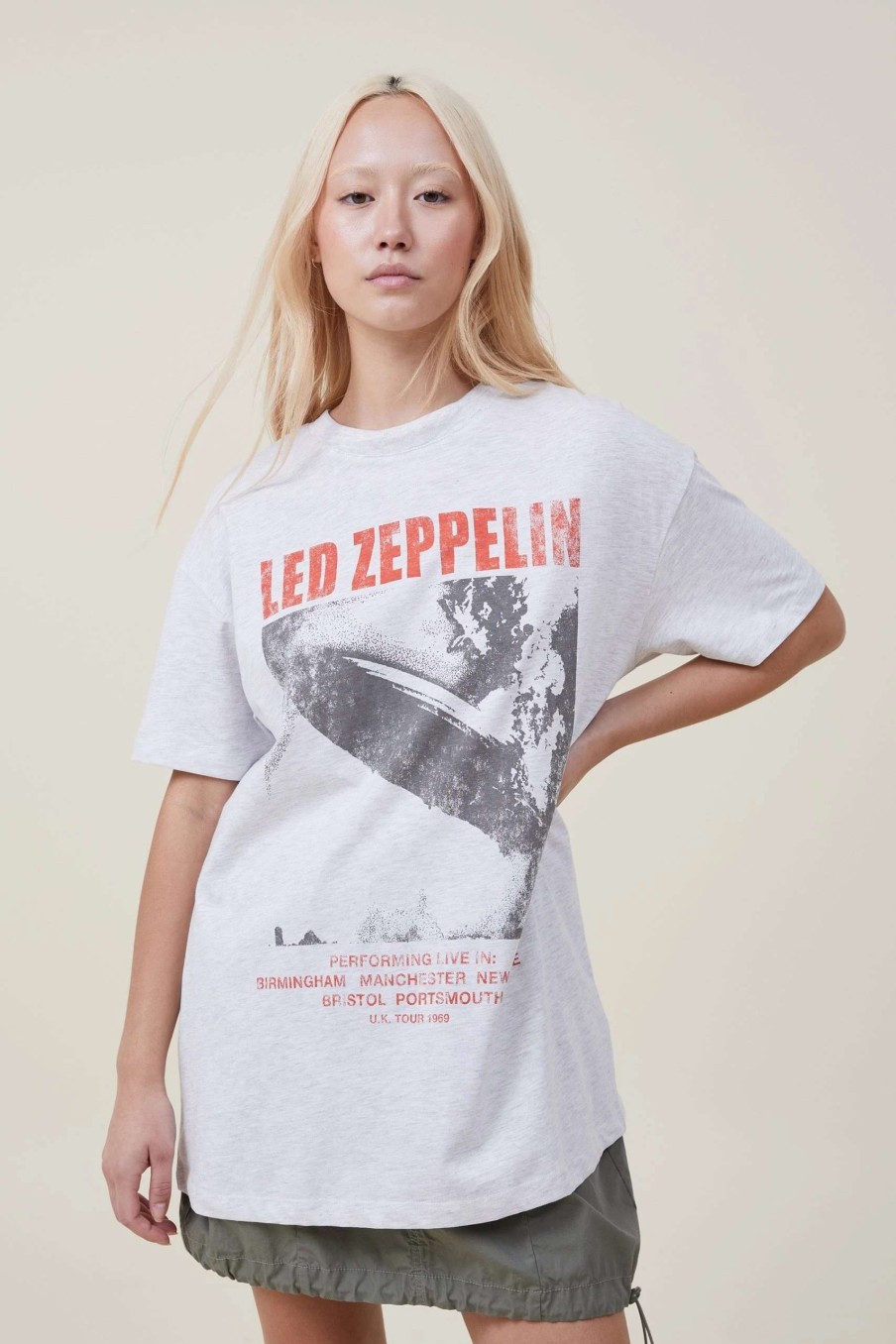 Graphic T-Shirts * | Cotton On Women The Oversized Graphic License Tee