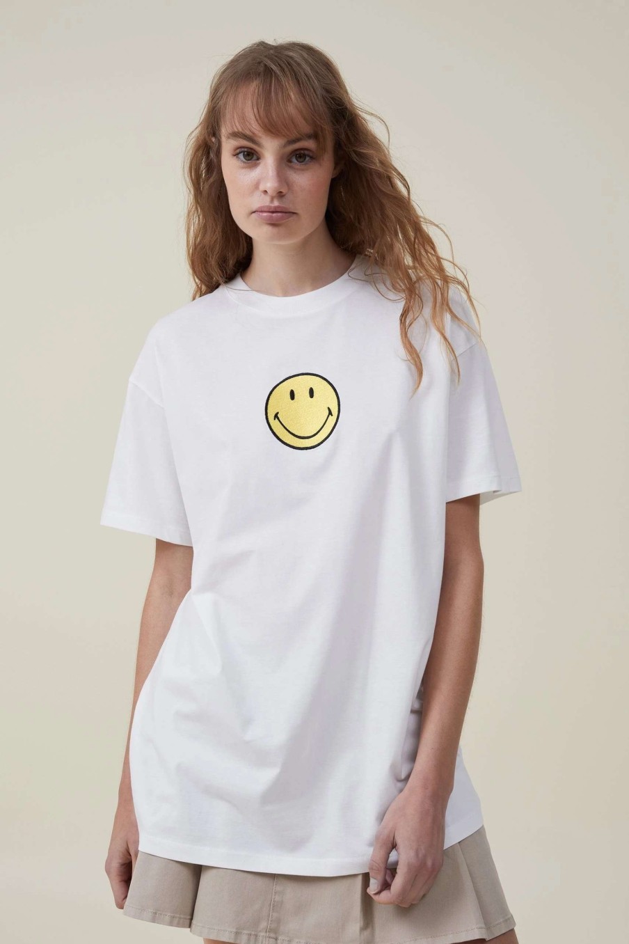 Graphic T-Shirts * | Cotton On Women Lcn Smiley Boyfriend Fit Graphic Tee Lcn Smi Smiley Smile/Vintage White